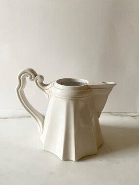 Vietri Incanto Stone White / Baroque style Creamer